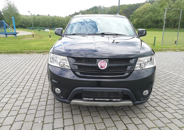 Fiat Freemont cena 48700 przebieg: 175781, rok produkcji 2015 z Działoszyce małe 277